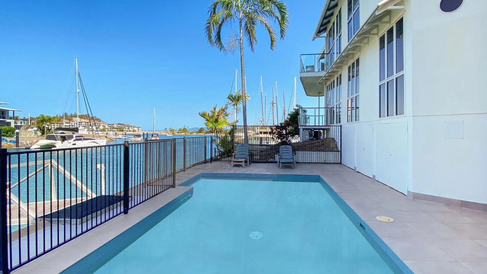 فيلا Waters Edge Townhouse 4 خليج نيللي